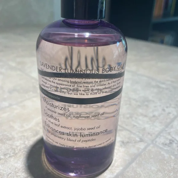 Whish lavender luminous body oil. - Picture 2 of 3